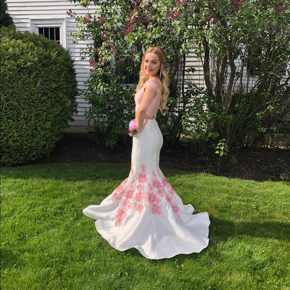 Prom dress - Picture 2 of 3